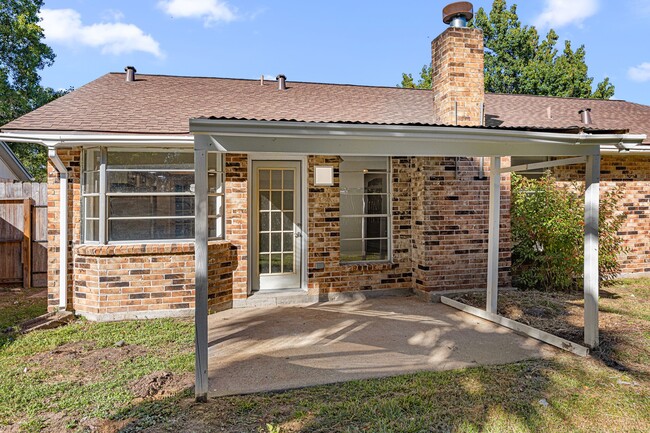 Building Photo - 19411 Long Lake Dr