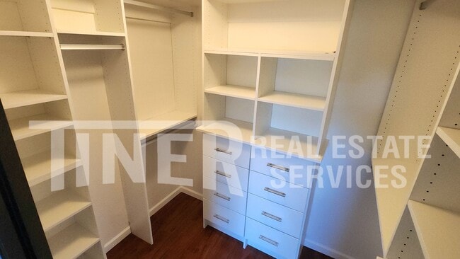 Building Photo - 413 Unity Ct