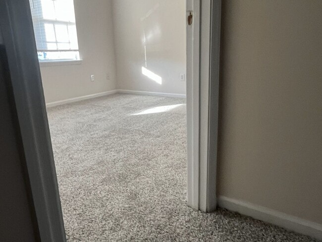 Building Photo - 200 Pinegrove Ct