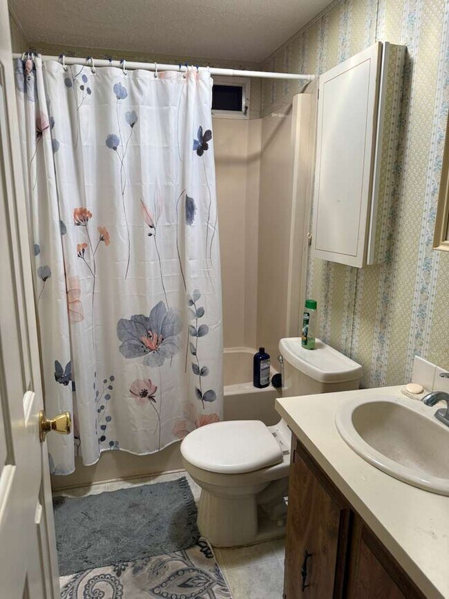 Building Photo - 717 Royal Palm Ave