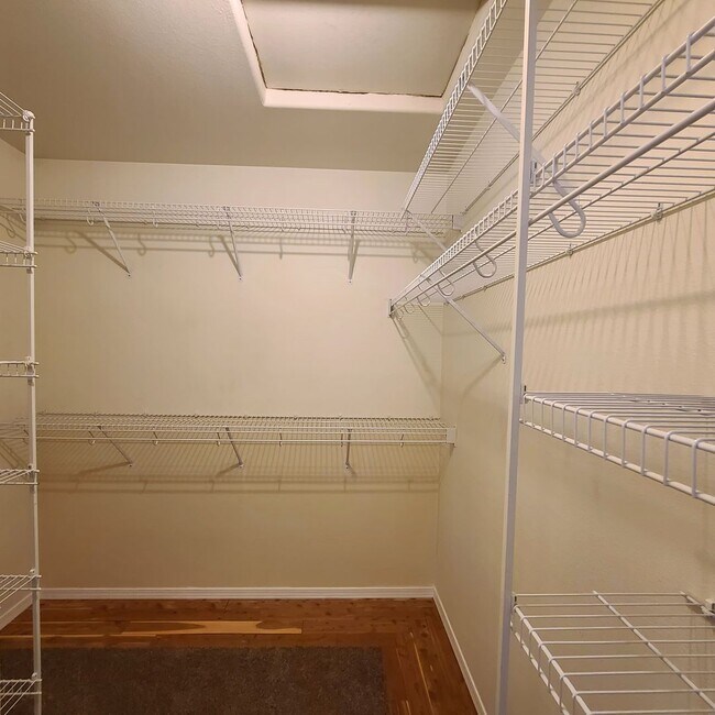 Building Photo - Beautiful home in Briargate Fairfax - D20 - ready to move in NOW!