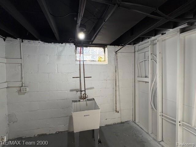 Building Photo - 5066 Bedford St