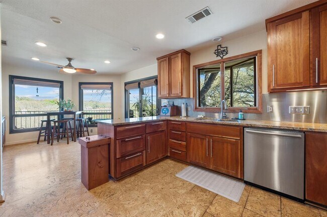 Building Photo - 604 Rolling Green Dr