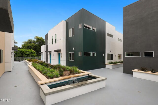 Building Photo - 2000 Lake Ave