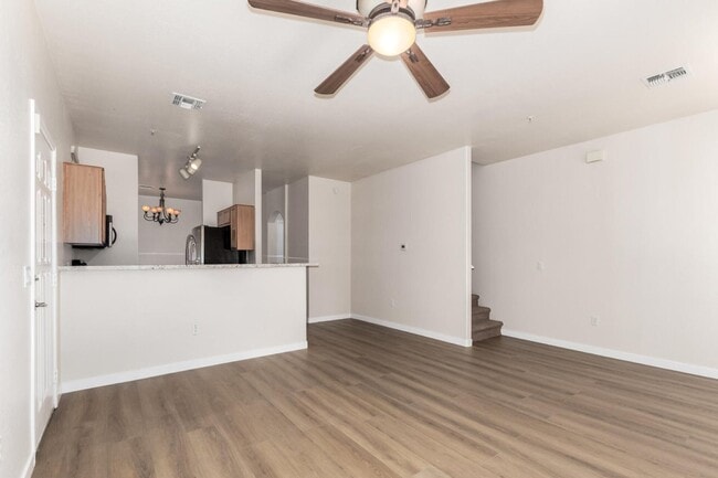 Building Photo - 2250 E Deer Valley Dr