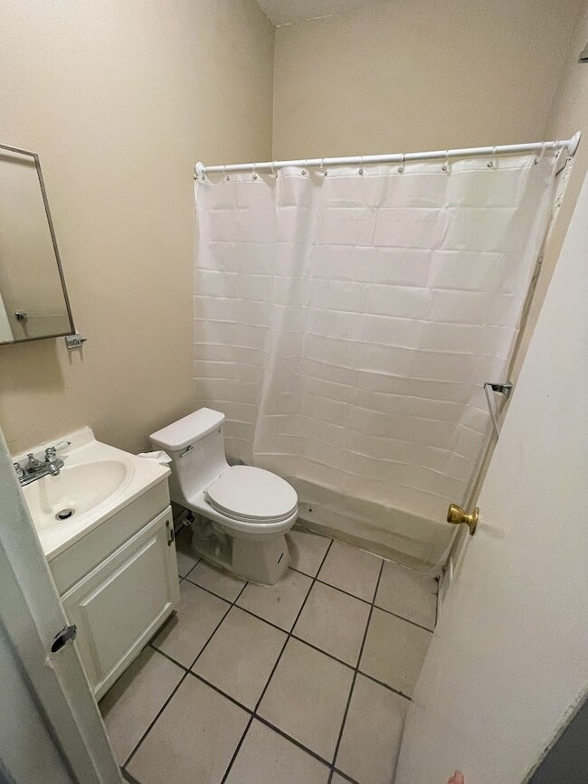 Apt 1 - Bathroom 1 - 2148 N Carlisle St