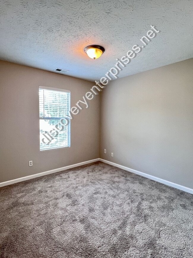 Building Photo - 3/2.5 in College Park! 1st month's rent FREE with 13-month lease!!