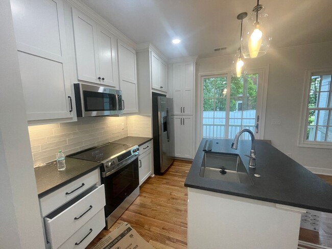 Building Photo - Fully Renovated in Heathwood with 2 Bedroo...