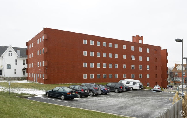 Building Photo - Lynn Williams