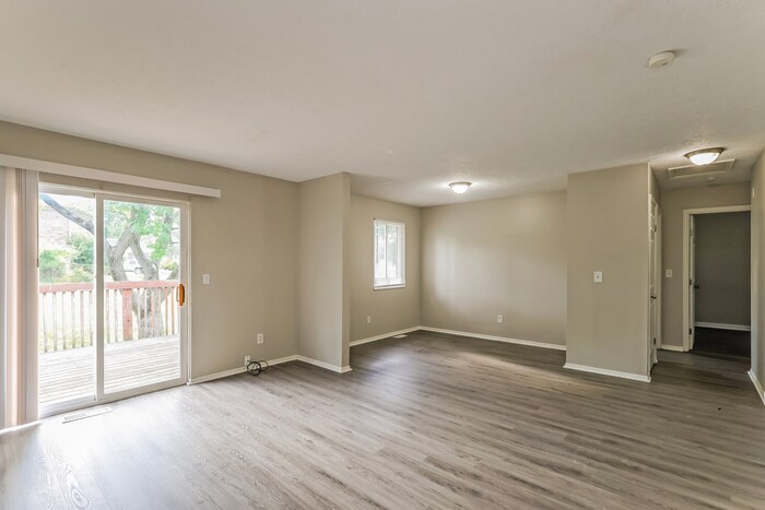 Building Photo - 7777 Ravenswood Dr