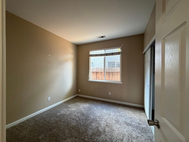 Building Photo - Single story home in Salida!