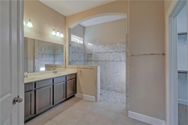 Building Photo - 124 Claiborne Lake Ln