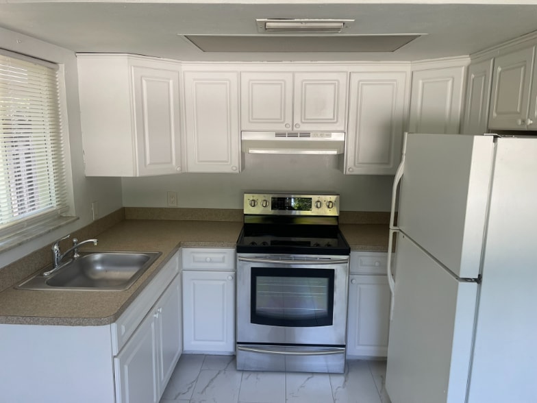 Building Photo - 627 92nd Ave N