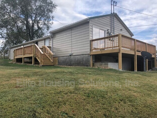 Building Photo - 204 Maple Ave