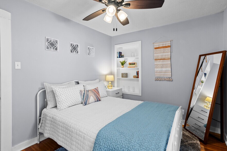 Building Photo - 1120 W Broadway