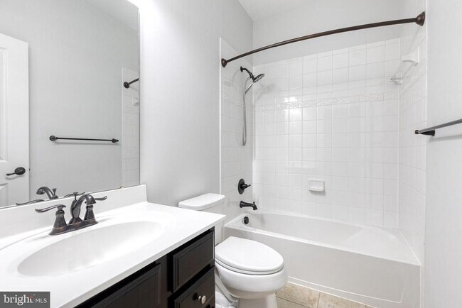 Building Photo - 613 Ravenwood Dr