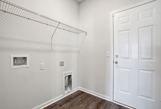 Building Photo - Vale Loop