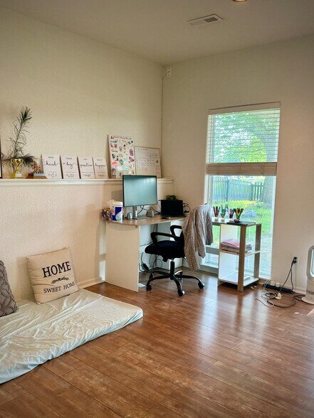 Building Photo - 5912 NE Turquoise Dr