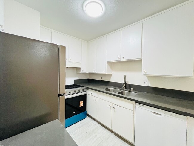 Building Photo - 2 Bedroom, 2 Bathroom South Coast Villas Second Floor Condo