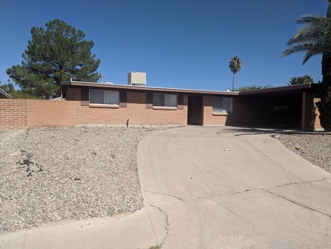 Building Photo - R424