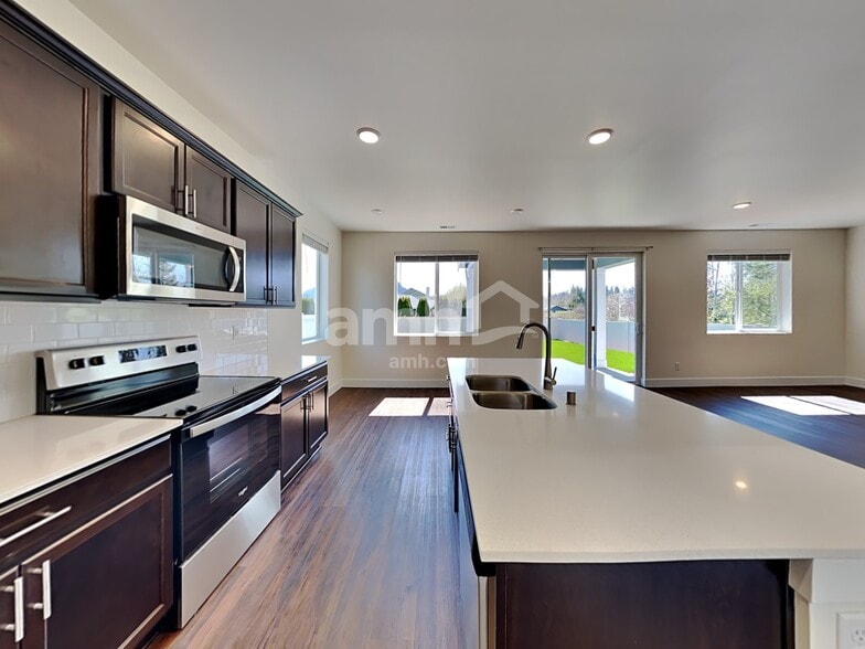 Building Photo - 390 Smith Dr