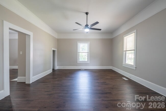 Building Photo - 809 Delane St