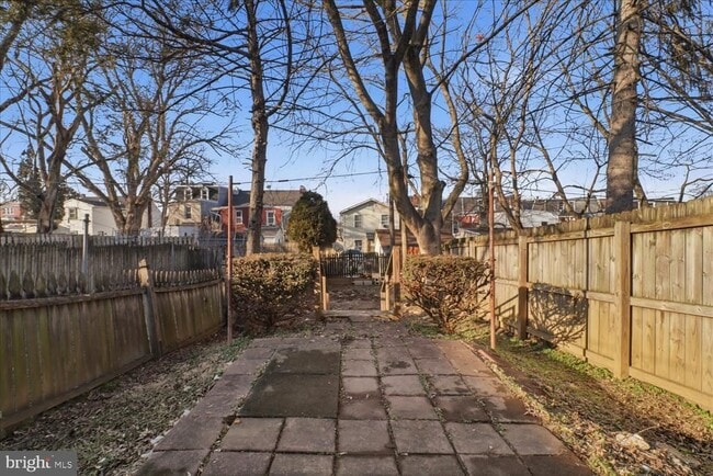 Building Photo - 819 E Marion St