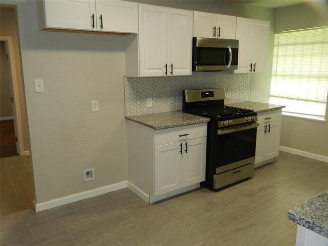 Building Photo - 6031 Ridgeway Dr