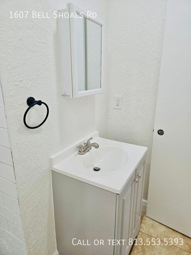 Building Photo - 1607 Bell Shoals Rd