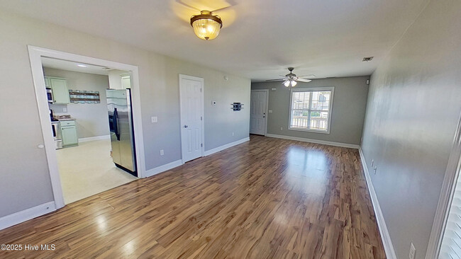 Building Photo - 209 Oak Ridge Ln
