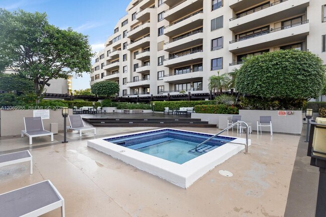 Building Photo - 251 Crandon Blvd