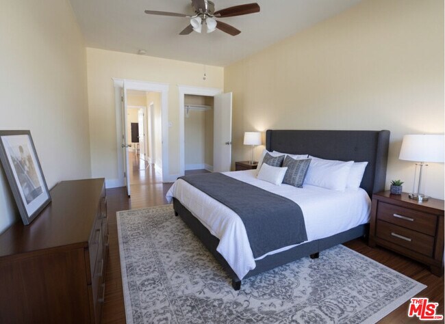 Building Photo - 2928 Walton Ave