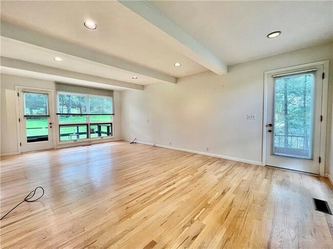 Building Photo - 112 Pheasant Dr