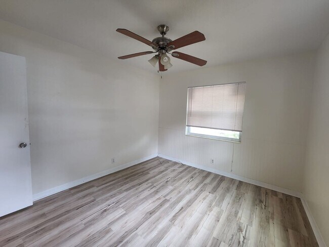 Building Photo - 3 Bedroom 1 Bath Home in Central Gulfport