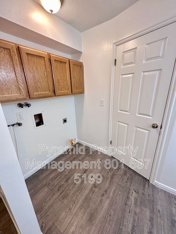 Building Photo - 1099 Shepard Ln