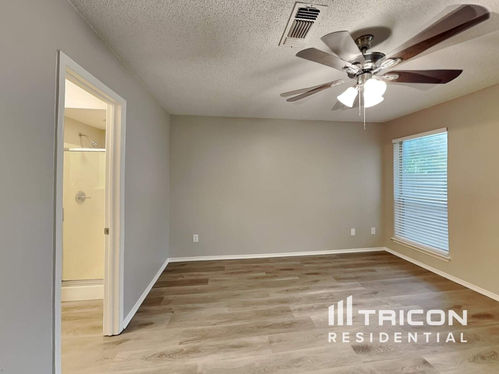 Building Photo - 404 Moss Hill Dr