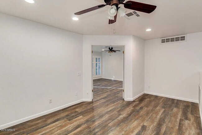 Building Photo - Renaissance Park Condo - Updated Penthouse...