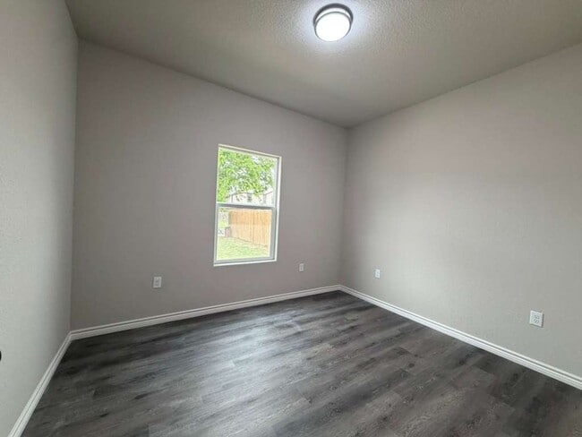 Building Photo - Spacious 2-Story 3BR Apartment Near Shopping, Parks & Major Highways in San Antonio