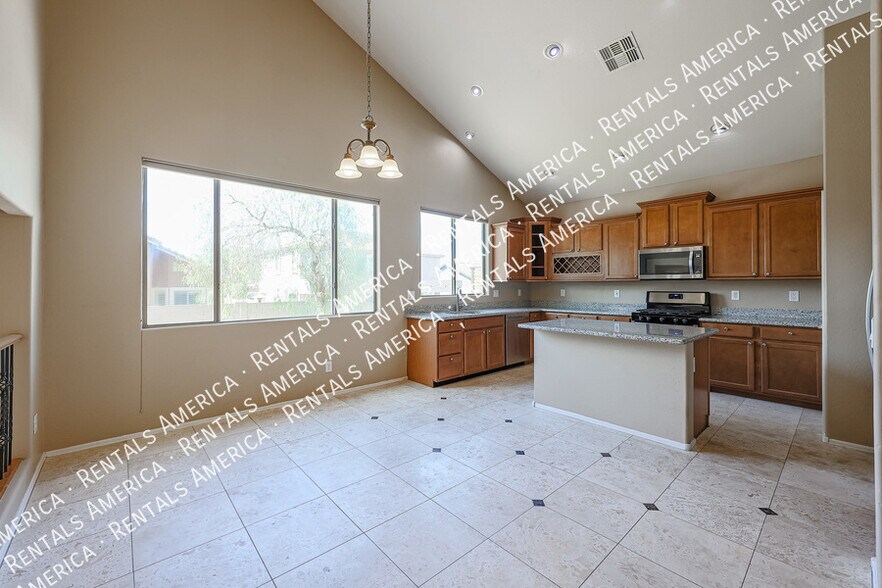 Building Photo - 3117 W Espartero Way