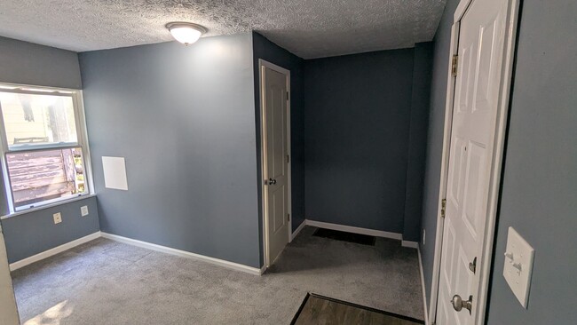 Building Photo - Welcome to this single-family home located...