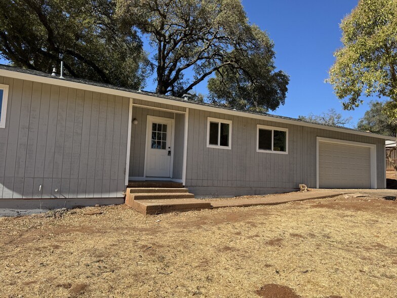 Front of House - 5132 Center Oak Rd