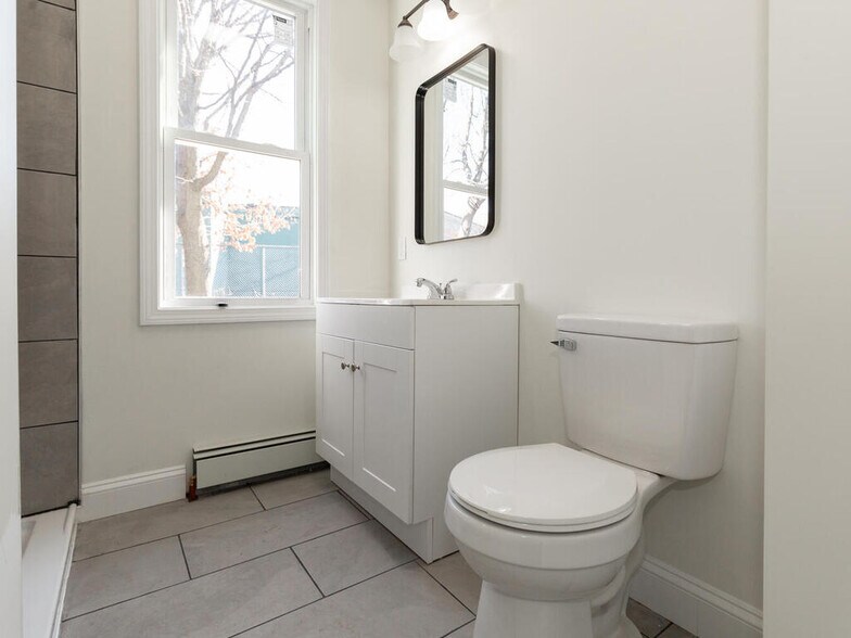 Building Photo - 35 Valley St