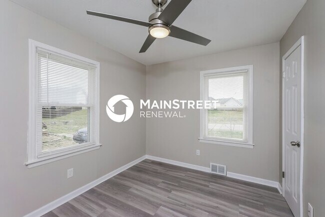 Building Photo - 3 Bedroom Pet-Friendly Home in LOUISVILLE, KY with Main Street Renewal