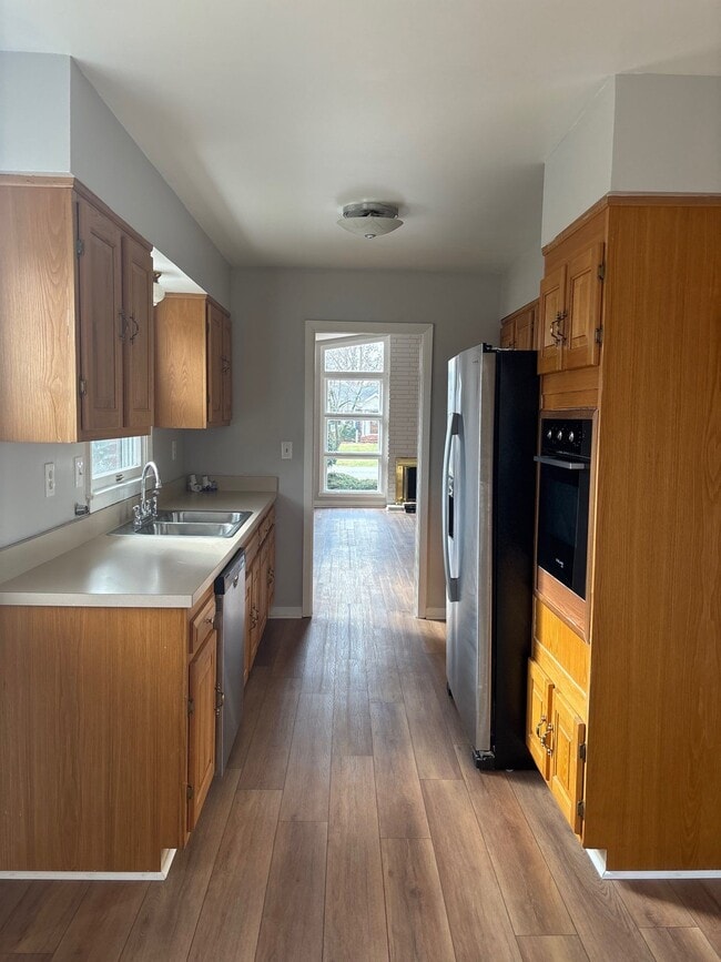 Building Photo - 1305 Abbeywood Rd