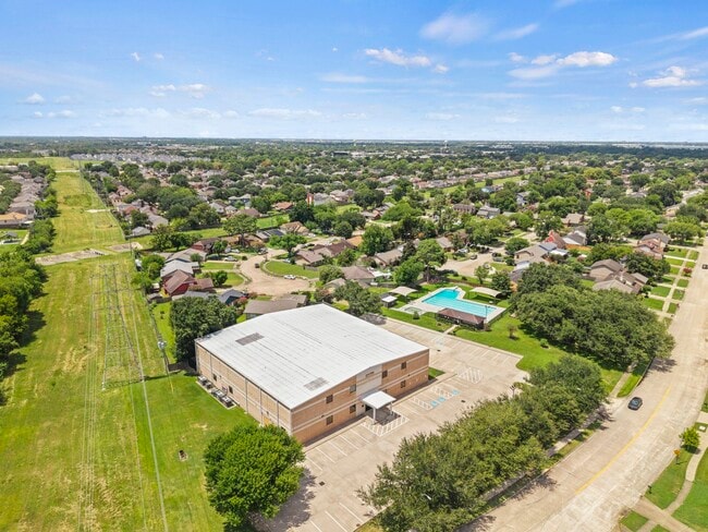 Building Photo - 16723 Running Quail Ct
