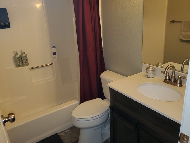 Building Photo - 3 bd, 2.5 ba Village South condo, great so...