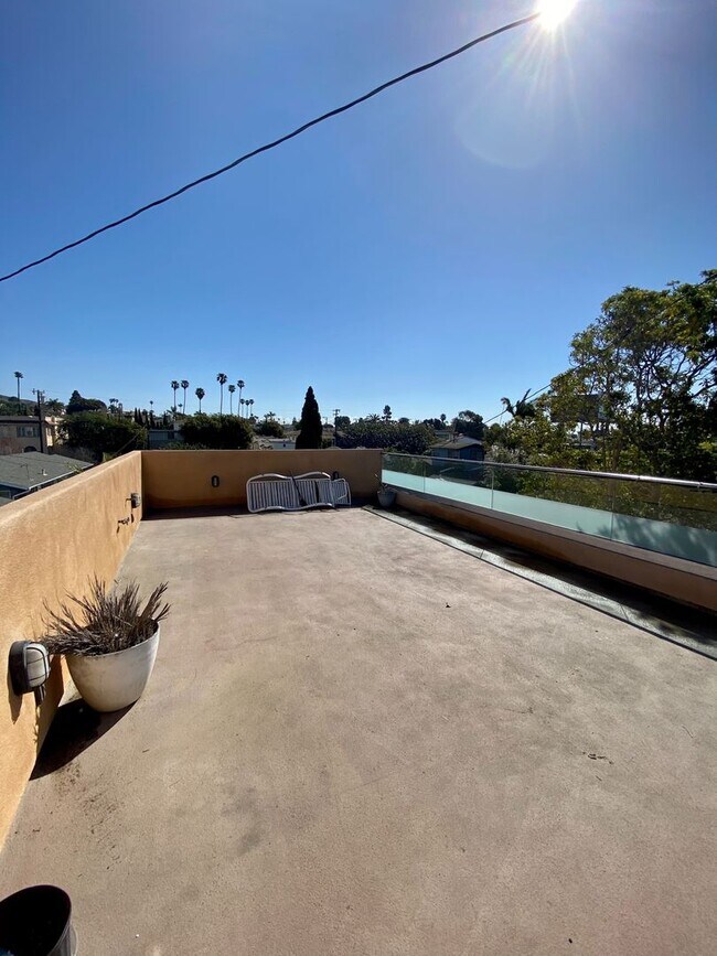 Building Photo - Downtown Ventura - Two bedroom, two bath w/ Rooftop Deck