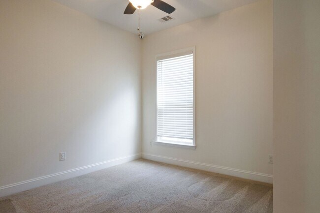 Building Photo - Spacious 3 Bed 2 Bath -The Landings At New Riverside