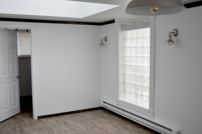 Building Photo - Charming Updated 1955 Rambler – 3 Bed, 2 B...