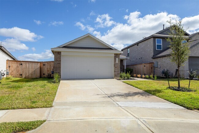 Building Photo - 16854 Great Highlands Dr